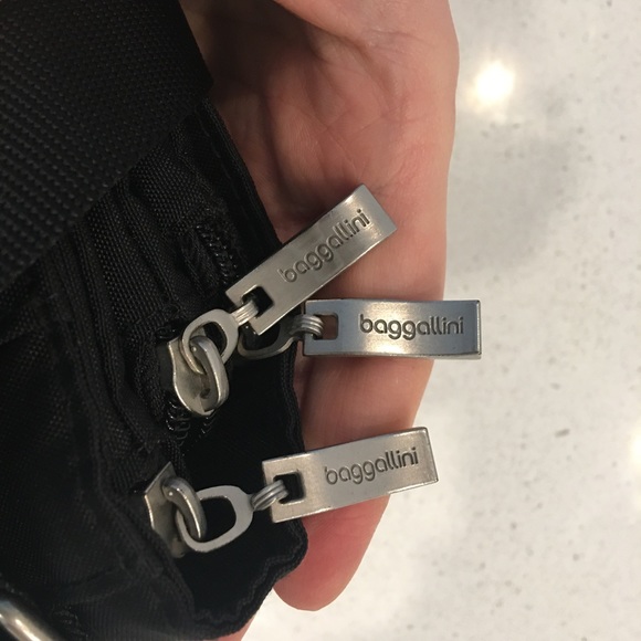 Baggallini black shoulder purse - EUC - Picture 4 of 12